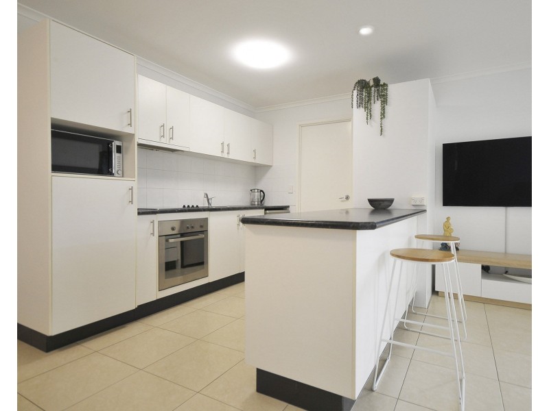 2/23 Callistemon Court, Arundel QLD 4214