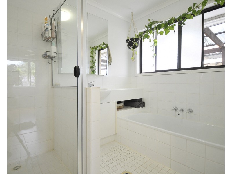 2/23 Callistemon Court, Arundel QLD 4214