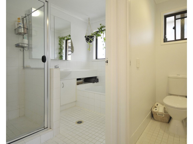 2/23 Callistemon Court, Arundel QLD 4214