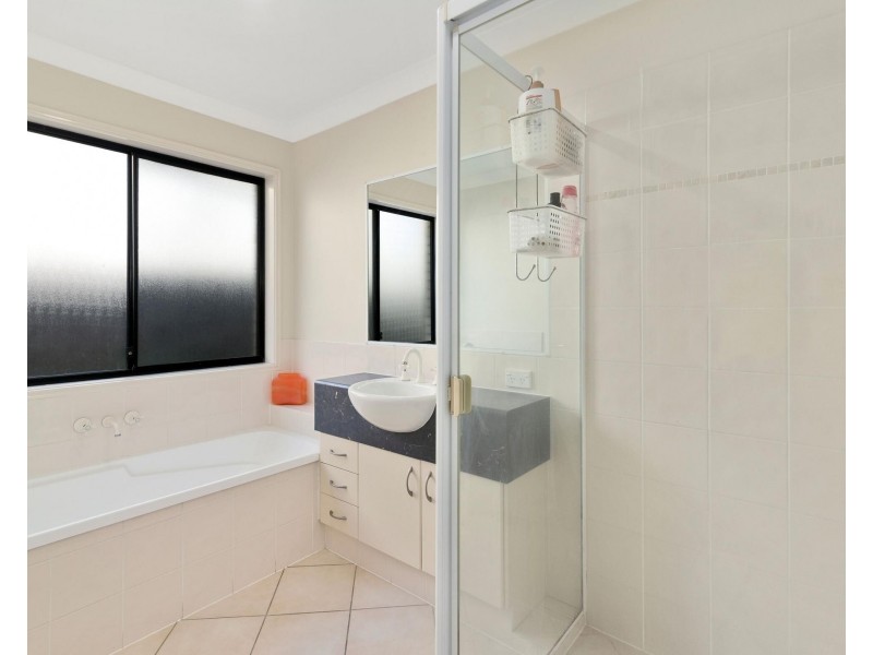 9 Laurina Court, Elanora QLD 4221