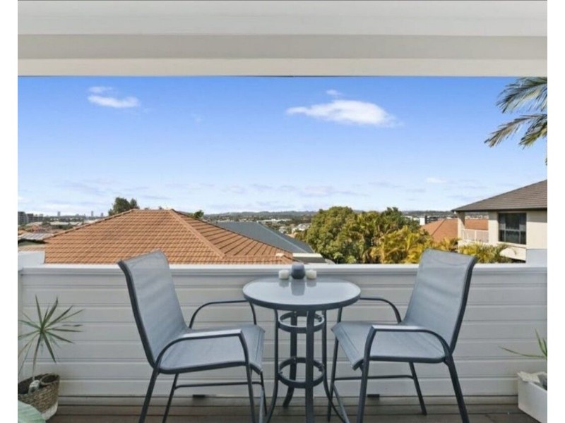 4/16 Duxton Drive, Varsity Lakes QLD 4227