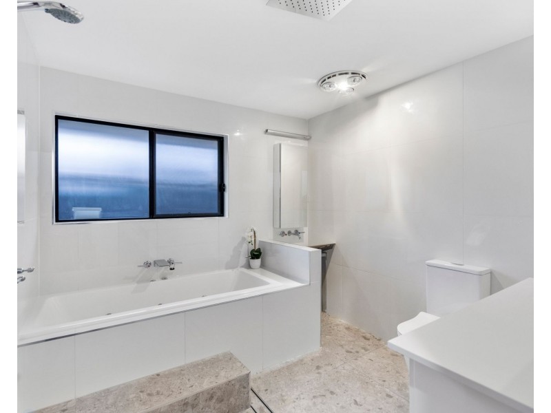 21 Whitsunday Drive, Currumbin Waters QLD 4223