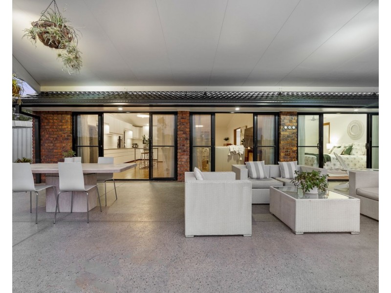 21 Whitsunday Drive, Currumbin Waters QLD 4223