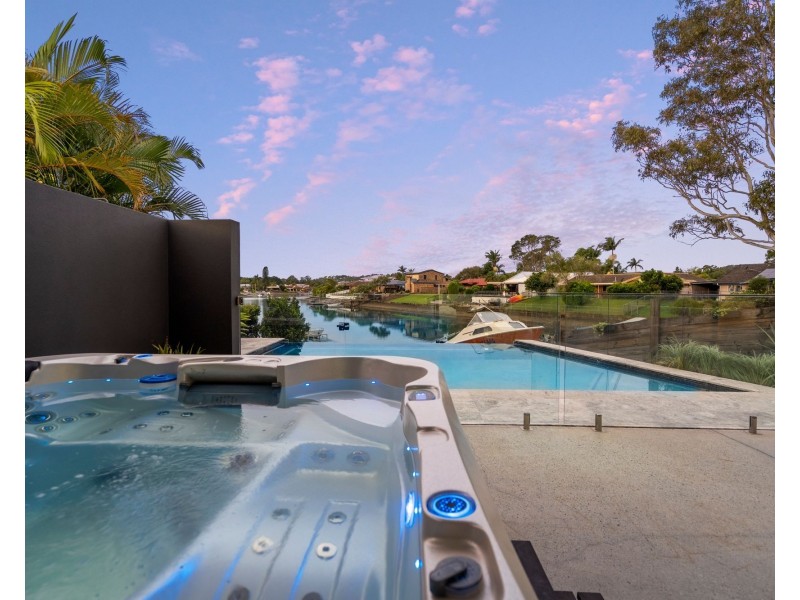 21 Whitsunday Drive, Currumbin Waters QLD 4223