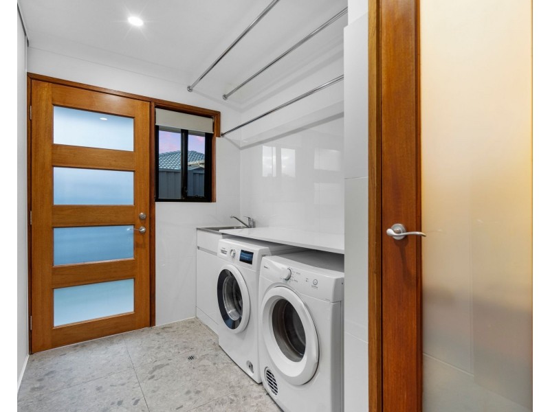 21 Whitsunday Drive, Currumbin Waters QLD 4223