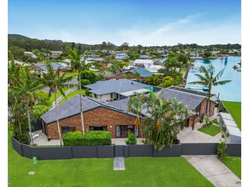 21 Whitsunday Drive, Currumbin Waters QLD 4223