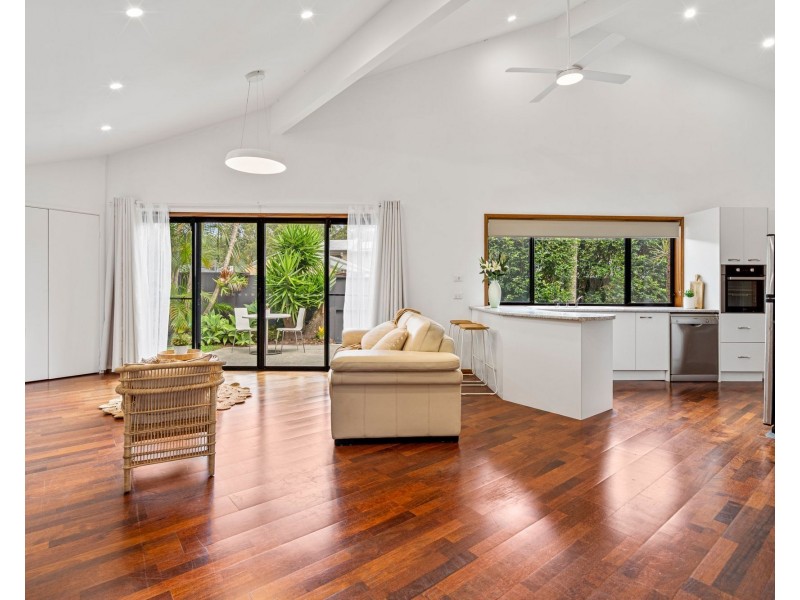 21 Whitsunday Drive, Currumbin Waters QLD 4223