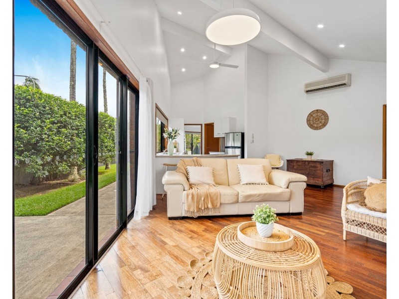 21 Whitsunday Drive, Currumbin Waters QLD 4223