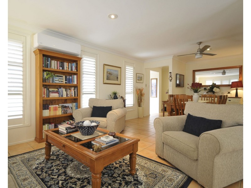 5 Foreshore Close, Elanora QLD 4221