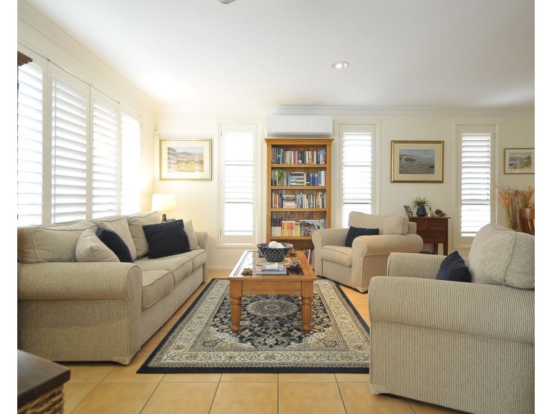 5 Foreshore Close, Elanora QLD 4221