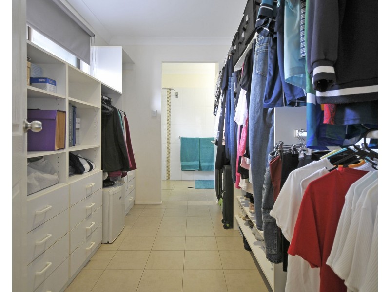 5 Foreshore Close, Elanora QLD 4221