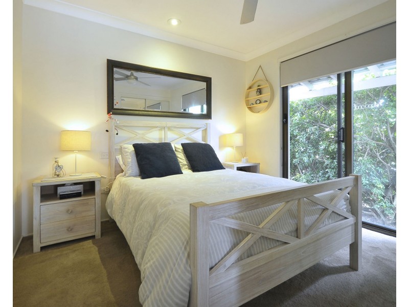 5 Foreshore Close, Elanora QLD 4221