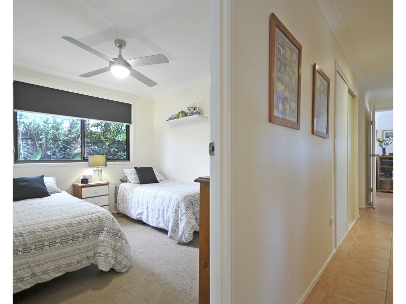 5 Foreshore Close, Elanora QLD 4221