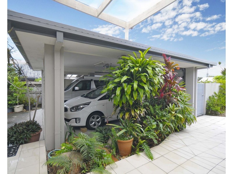 5 Foreshore Close, Elanora QLD 4221