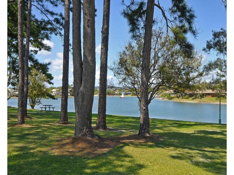 5 Foreshore Close, Elanora QLD 4221