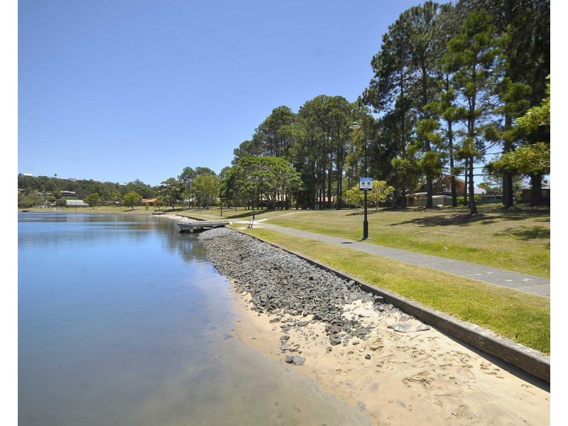 5 Foreshore Close, Elanora QLD 4221