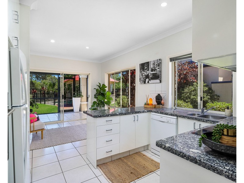 32 Steyning Court, Arundel QLD 4214