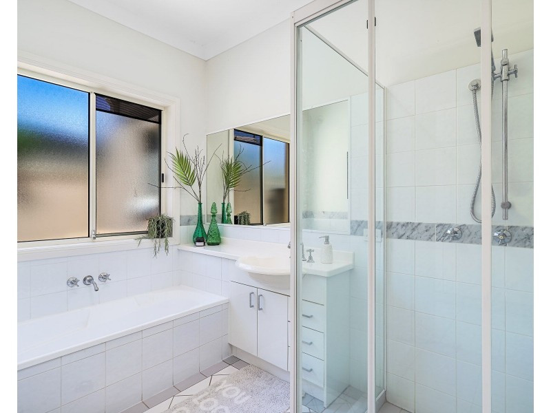 32 Steyning Court, Arundel QLD 4214