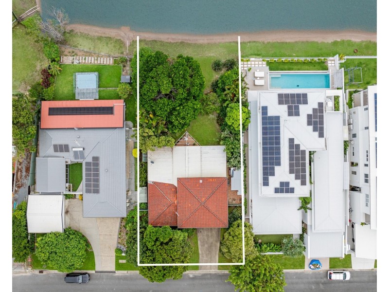 4 Penguin Parade, Burleigh Waters QLD 4220