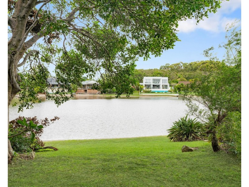 4 Penguin Parade, Burleigh Waters QLD 4220