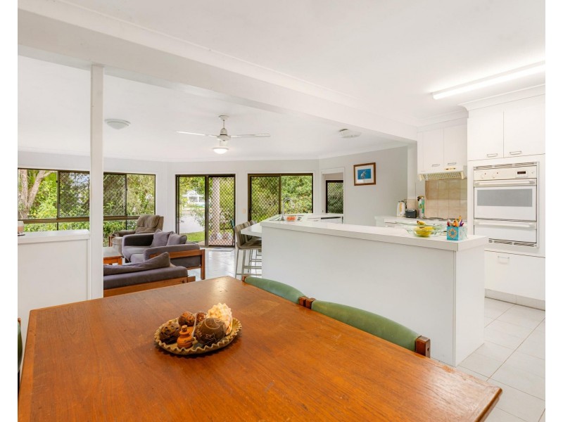 4 Penguin Parade, Burleigh Waters QLD 4220