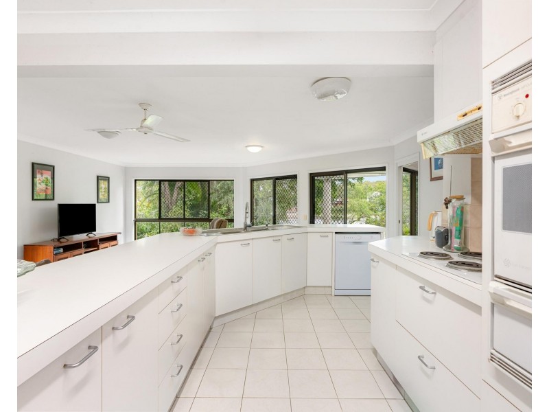 4 Penguin Parade, Burleigh Waters QLD 4220