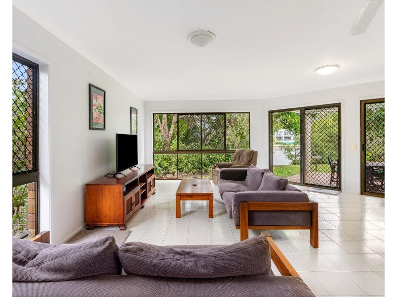 4 Penguin Parade, Burleigh Waters QLD 4220