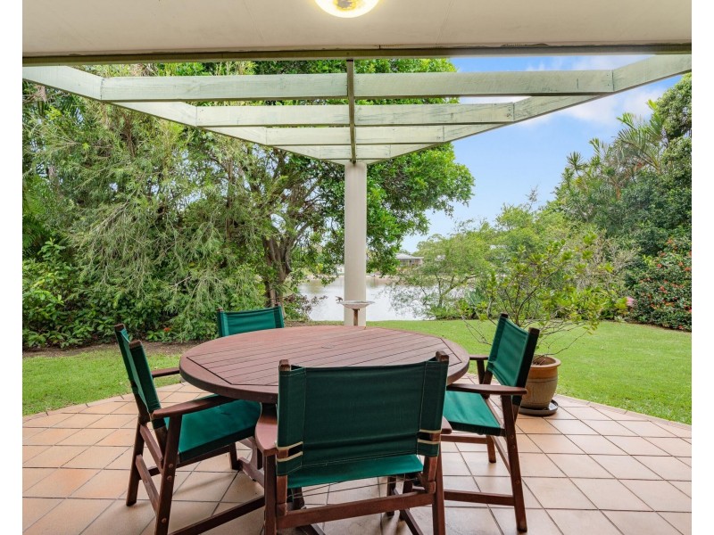 4 Penguin Parade, Burleigh Waters QLD 4220