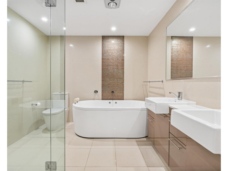 404/22-24 Ben Lexcen Place, Robina QLD 4226