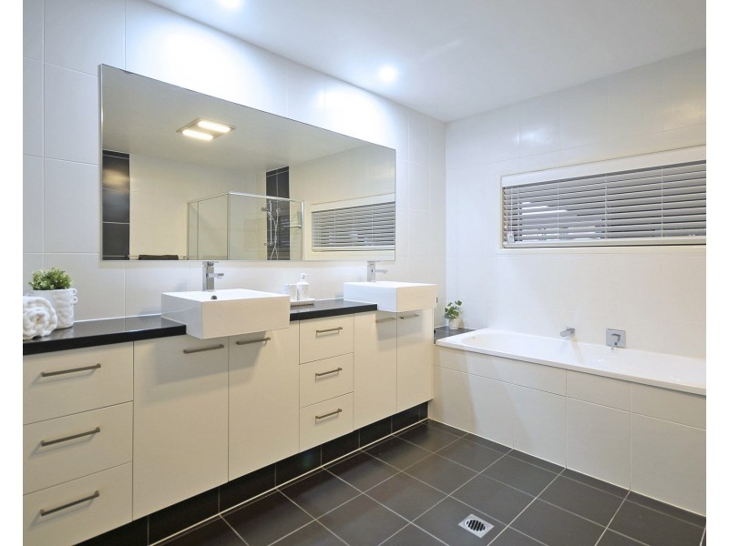 4 Keel Court, Currumbin Waters QLD 4223