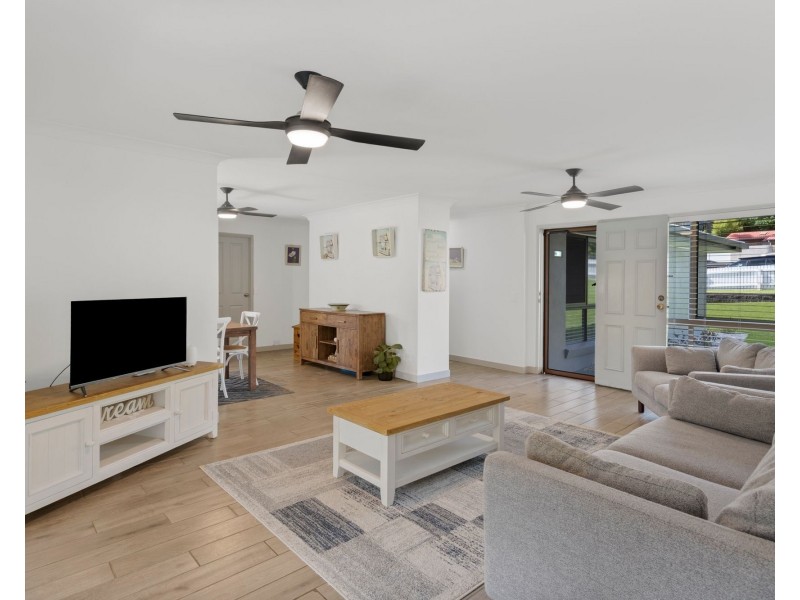 170 K P McGrath Drive, Elanora QLD 4221