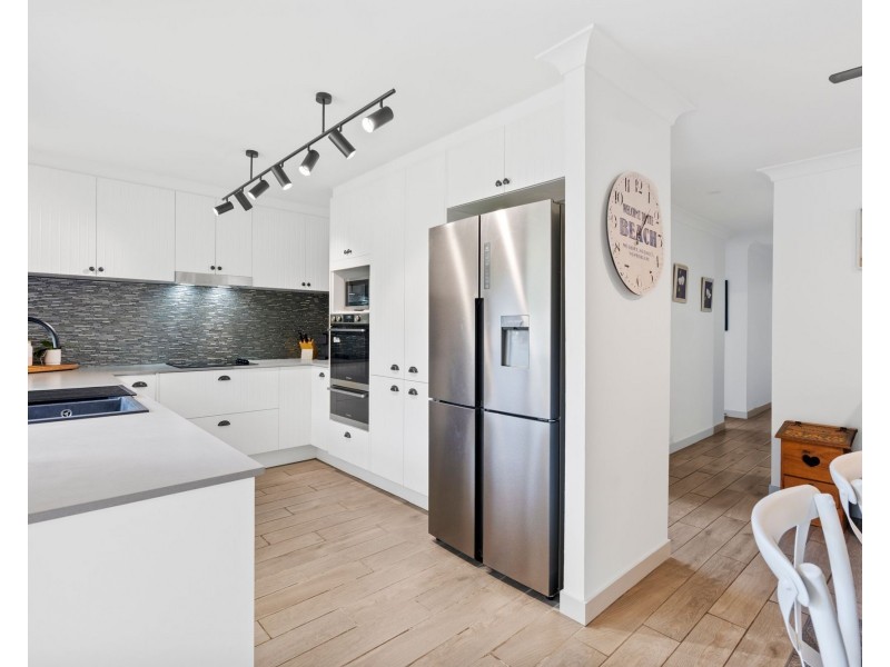 170 K P McGrath Drive, Elanora QLD 4221