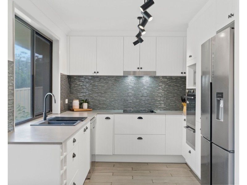 170 K P McGrath Drive, Elanora QLD 4221