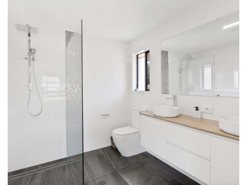 170 K P McGrath Drive, Elanora QLD 4221