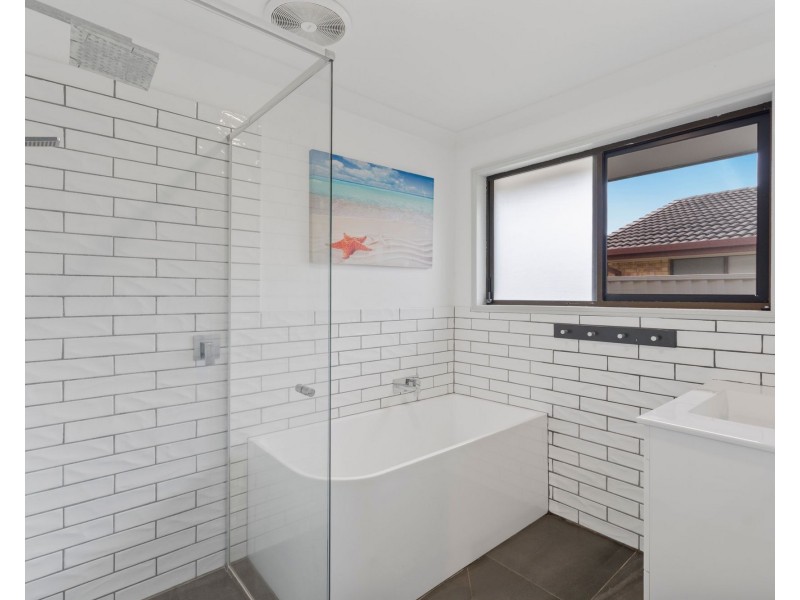 170 K P McGrath Drive, Elanora QLD 4221