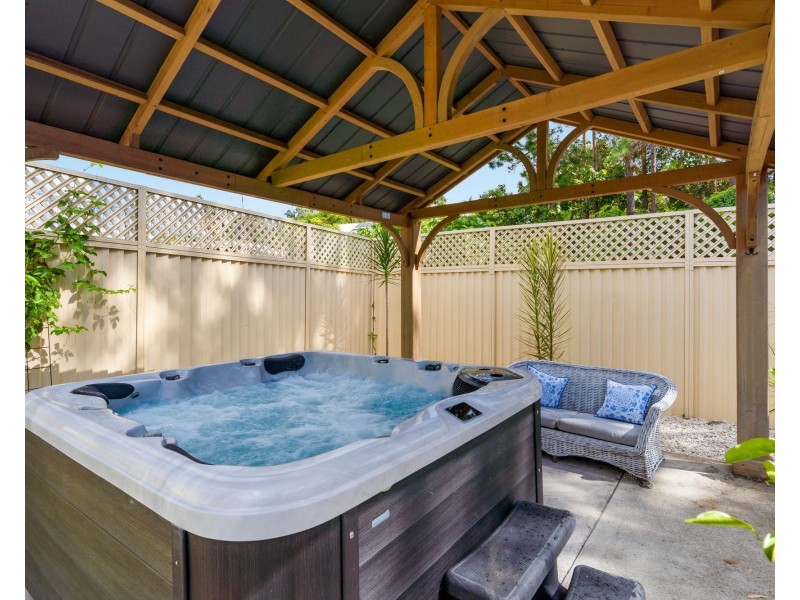 170 K P McGrath Drive, Elanora QLD 4221
