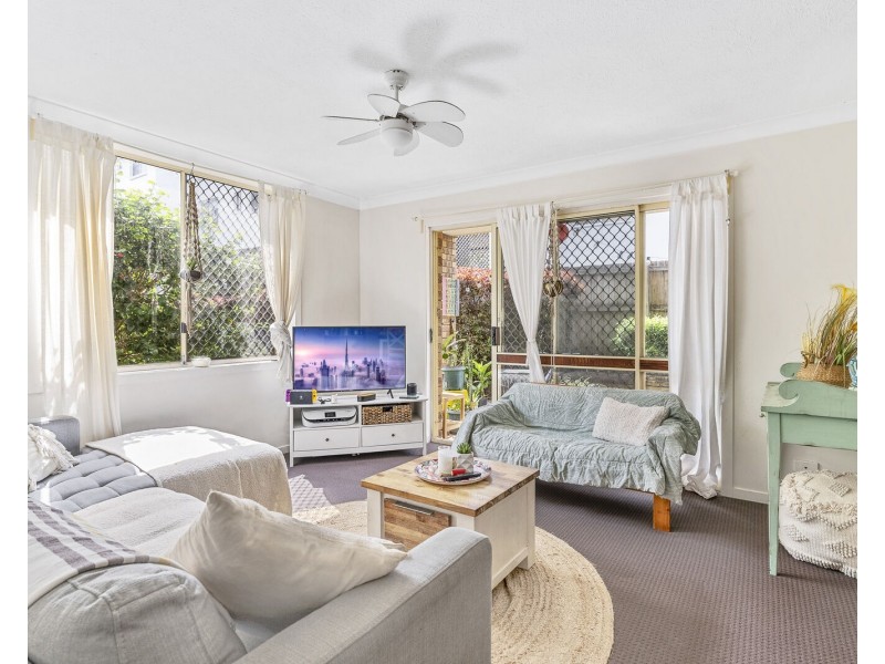 1/1 Rolan Court, Palm Beach QLD 4221
