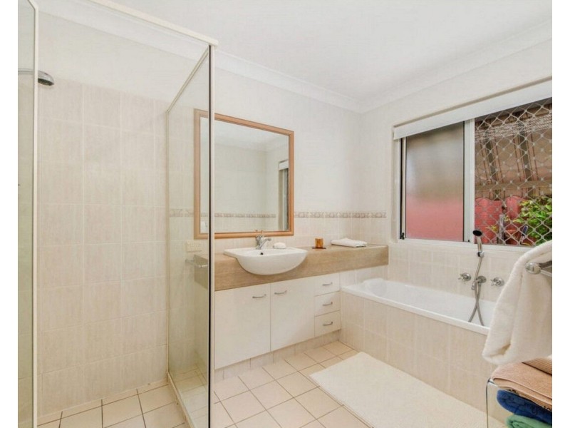 4 Casablanca Court, Burleigh Waters QLD 4220