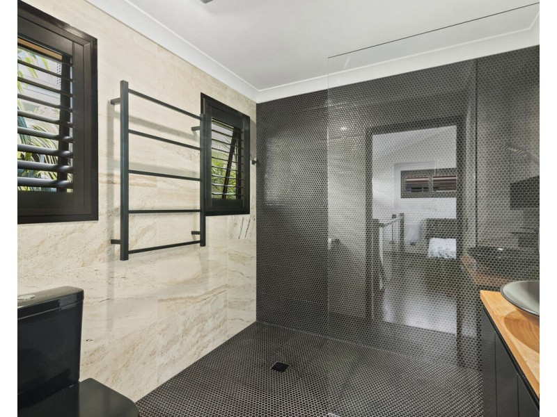 2/40 Fourth Avenue, Palm Beach QLD 4221