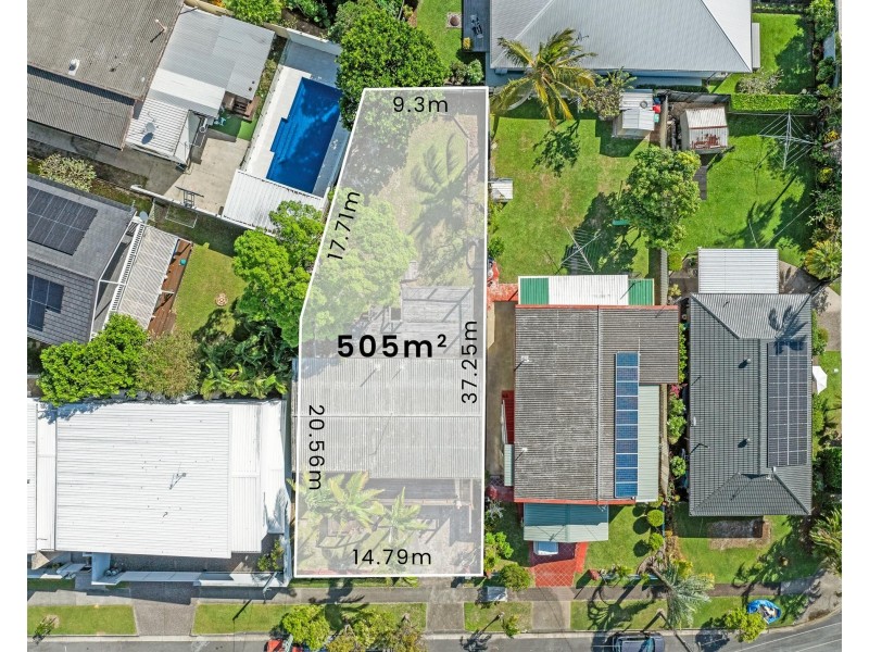 4 Alec Avenue, Miami QLD 4220