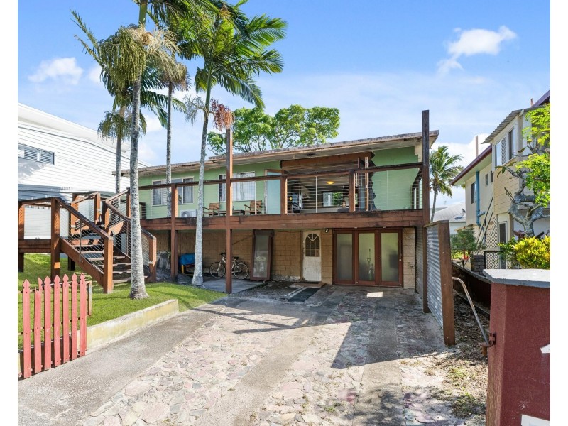 4 Alec Avenue, Miami QLD 4220