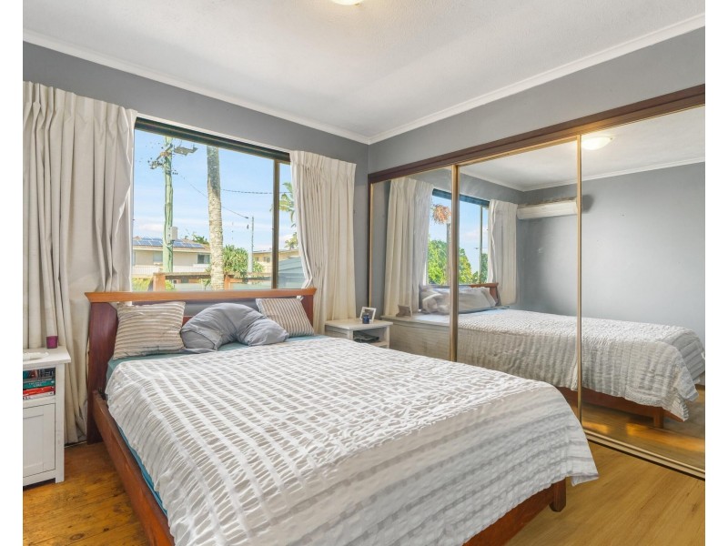 4 Alec Avenue, Miami QLD 4220