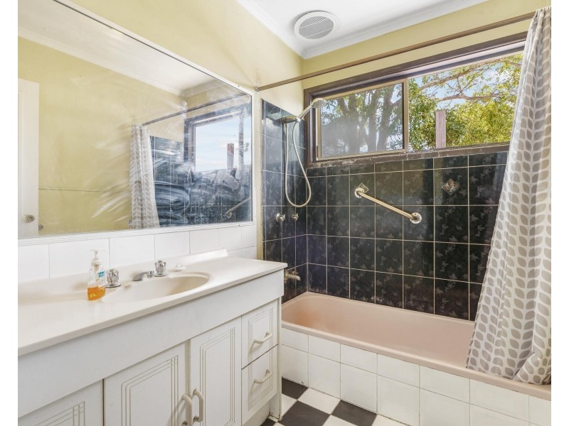 4 Alec Avenue, Miami QLD 4220