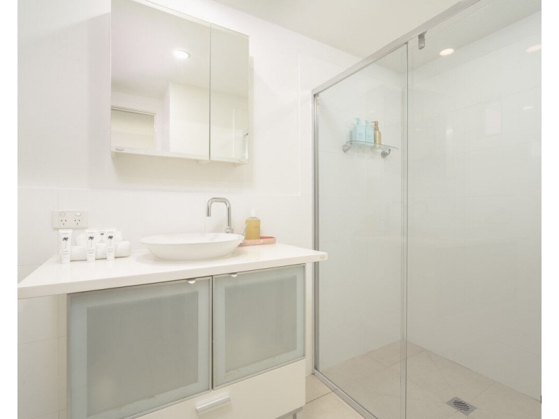 1/61 Tallebudgera Drive, Palm Beach QLD 4221