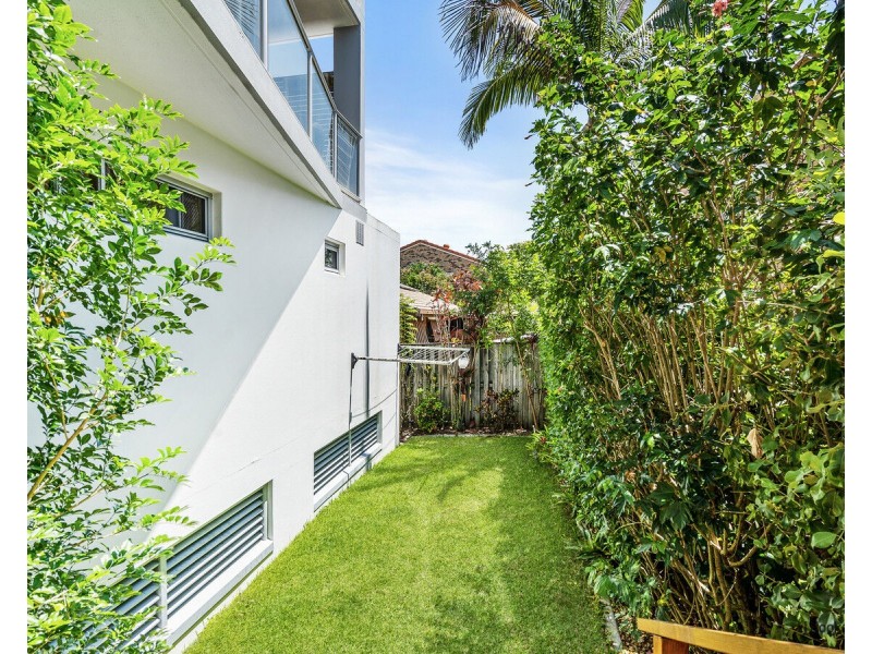 1/61 Tallebudgera Drive, Palm Beach QLD 4221