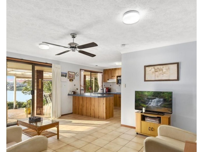 21 Ironbark Street, Elanora QLD 4221