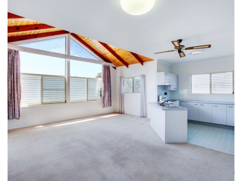 2/115 Petrel Avenue, Mermaid Beach QLD 4218
