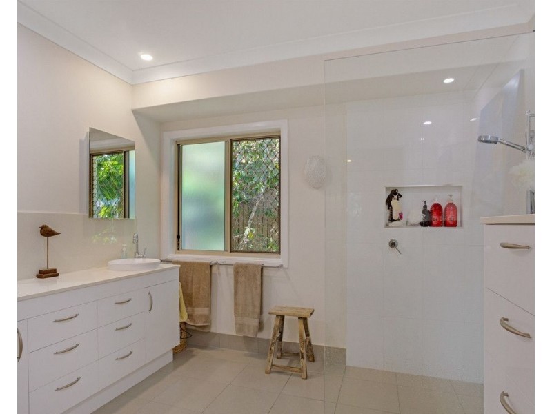 11 Islander Court, Burleigh Waters QLD 4220