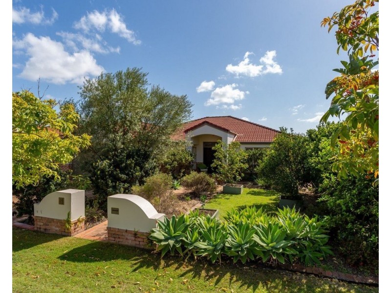11 Islander Court, Burleigh Waters QLD 4220