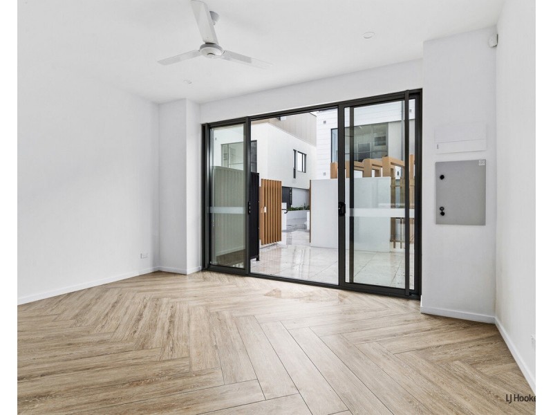 16/56 Harbourview Drive, Hope Island QLD 4212